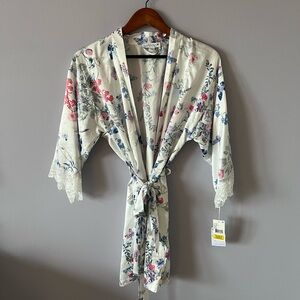 NWT Floral Print Lace Trim Robe